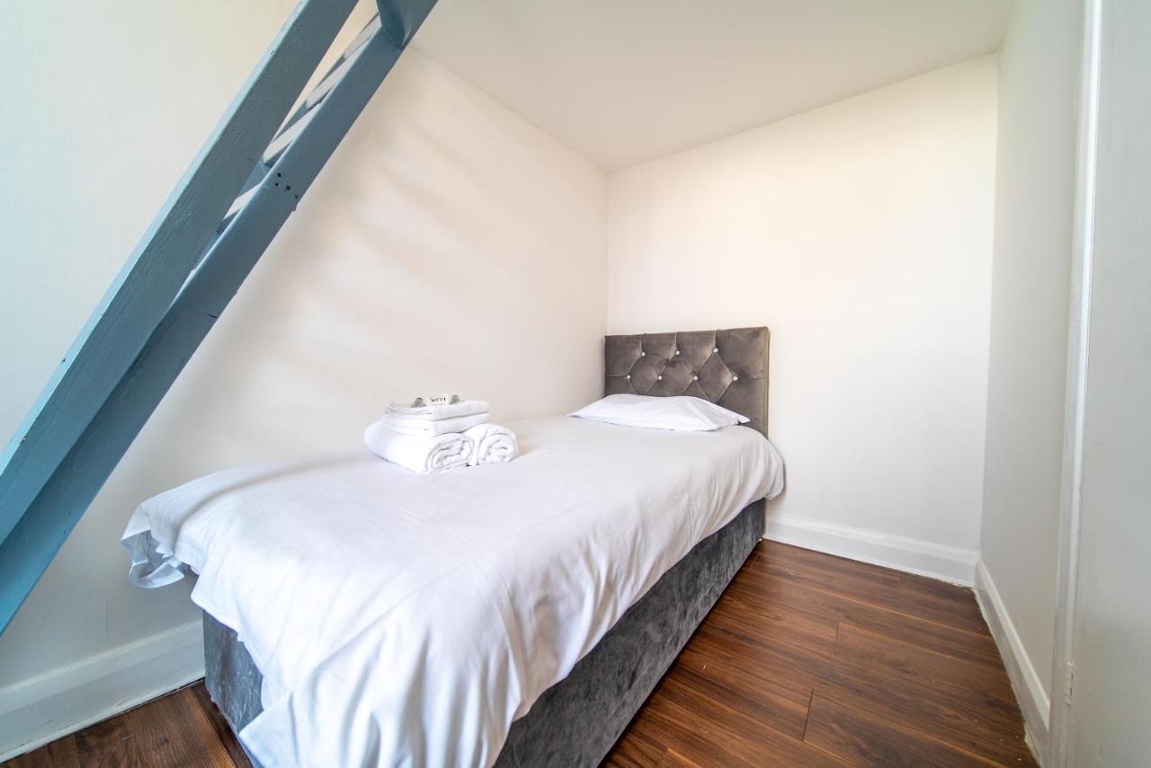 Spacious 2 Bedroom Apartment In Downtown London Exterior photo